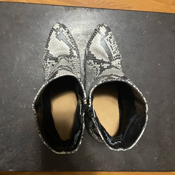 BAMBOO Brand - Snakeskin Booties Size 7 - Picture 2 of 5